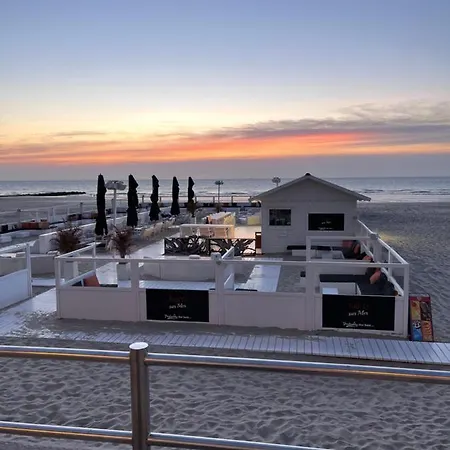 Studio De Strandloper Met 1 Zetelbed En 1 Bedkast Middelkerke